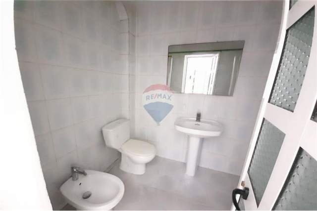 Tirane, jepet me qera zyre Kati 1, 130 m² 1.200 Euro (Reshit Collaku , Shallvaret)