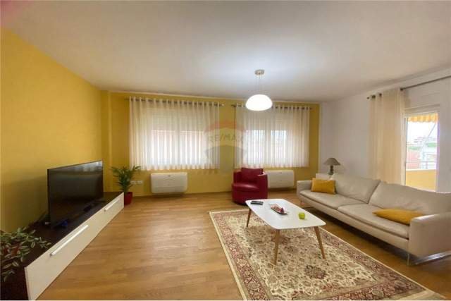 Tirane, jepet me qera apartament 3+1 Kati 2, 130 m² 1.400 Euro (Tegu)