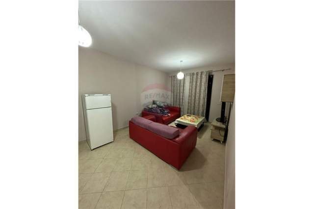 Tirane, jepet me qera apartament 1+1 Kati 2, 65 m² 270 Euro (Yzberisht - Pallatet Cabej)