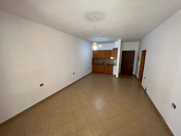 Tirane, shitet apartament Kati 3, 80 m² 1.600 Euro/m2 (KOMUNA E PARISIT)