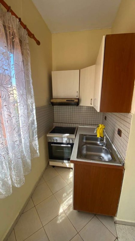 Tirane, jepet me qera apartament 1+1 Kati 3, 55 m² 35.000 Leke (Rruga Bardhyl)