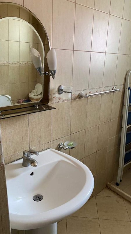 Tirane, jepet me qera apartament 1+1 Kati 3, 55 m² 35.000 Leke (Rruga Bardhyl)