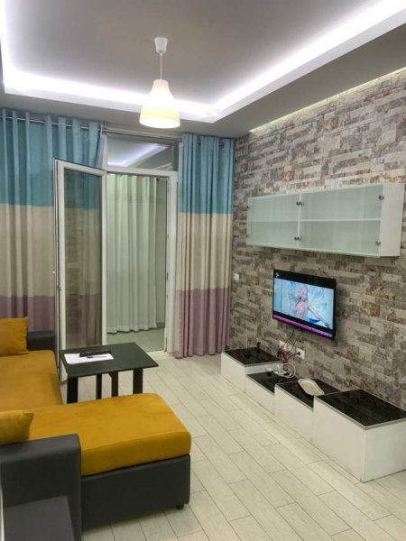 Tirane, jepet me qera apartament 1+1+BLK Kati 1, 57 m² 60.000 Leke (Komuna Parisit)