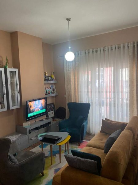 Tirane, jepet me qera apartament 2+1+BLK Kati 8, 87 m² 40.000 Leke (Rruga 3 Deshmoret)
