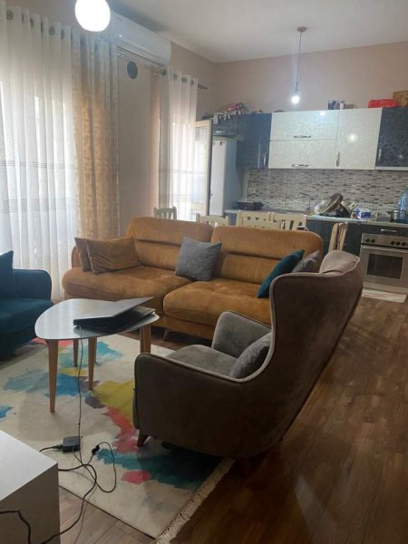 Tirane, jepet me qera apartament 2+1+BLK Kati 8, 87 m² 40.000 Leke (Rruga 3 Deshmoret)