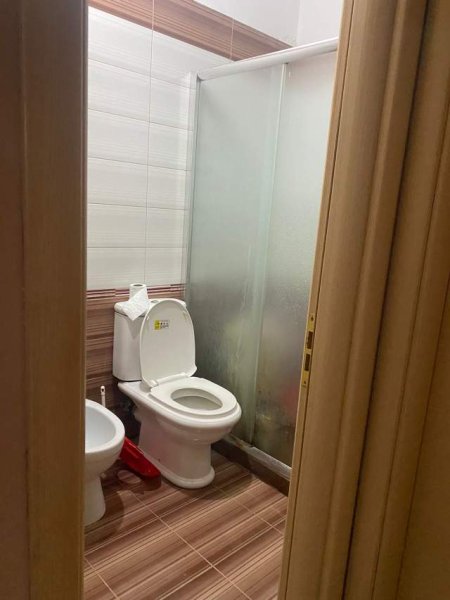Tirane, jepet me qera apartament 2+1+BLK Kati 8, 87 m² 40.000 Leke (3 Deshmoret)