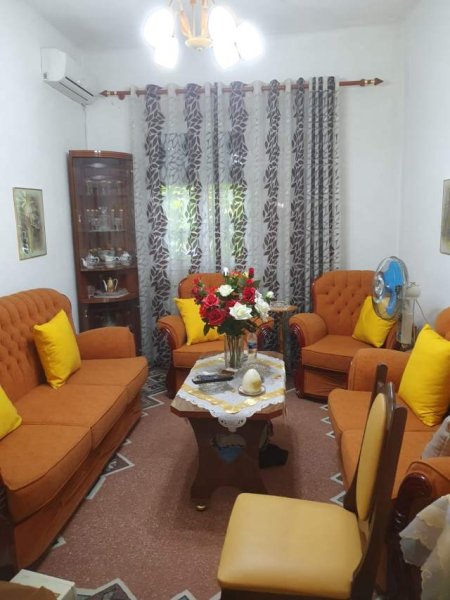 Tirane, jepet me qera apartament 2+1 Kati 2, 61 m² 350 Euro (prane Postes)
