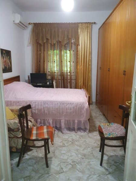 Tirane, jepet me qera apartament 2+1 Kati 2, 61 m² 350 Euro (prane Postes)