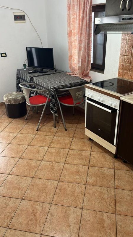Tirane, jepet me qera shtepi 1+1 Kati 1, 40 m² 30.000 Leke (prapa Fakultetit te Mjeksise)