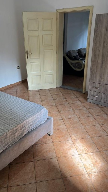 Tirane, jepet me qera shtepi 1+1 Kati 1, 40 m² 30.000 Leke (prapa Fakultetit te Mjeksise)