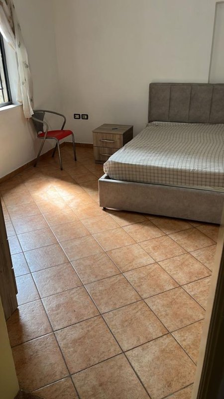 Tirane, jepet me qera shtepi 1+1 Kati 1, 40 m² 30.000 Leke (prapa Fakultetit te Mjeksise)