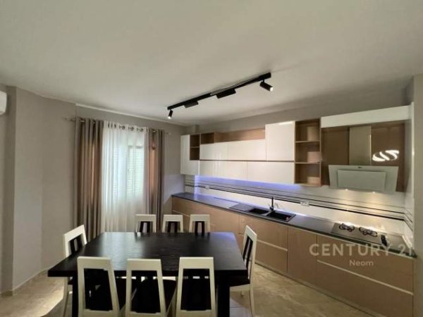 Tirane, jepet me qera apartament 2+1 Kati 4, 120 m² 650 Euro (LIQENI I THATE)