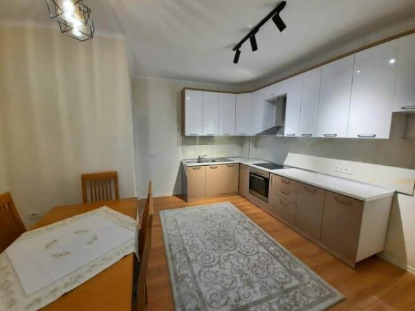 Tirane, jepet me qera apartament 2+1+BLK Kati 3, 110 m² 700 Euro (rruga Shyqyri Brari)