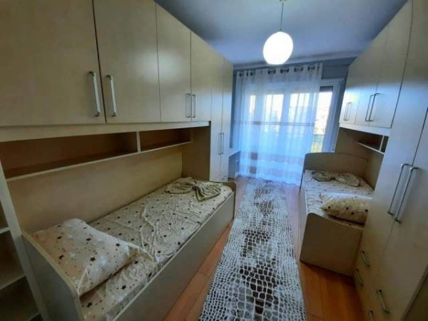 Tirane, jepet me qera apartament 2+1+BLK Kati 3, 110 m² 700 Euro (rruga Shyqyri Brari)