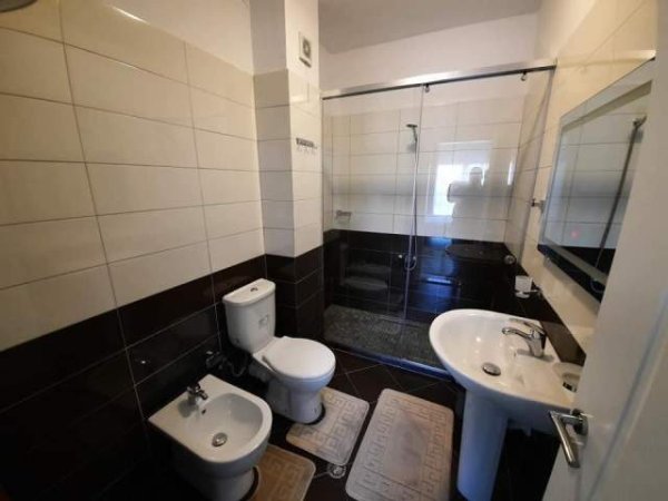 Tirane, jepet me qera apartament 2+1+BLK Kati 3, 110 m² 700 Euro (rruga Shyqyri Brari)