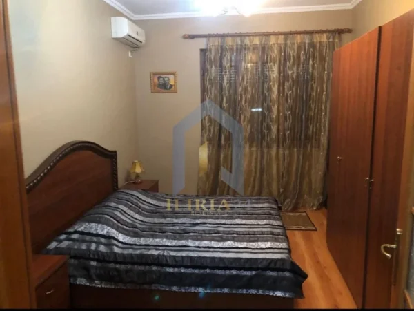Tirane, jepet me qera apartament 1+1+Ballkon Kati 1, 70 m² 500 € (Garda Liqeni)