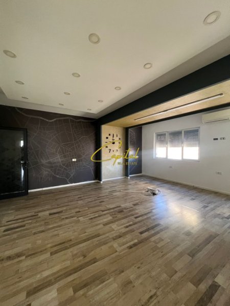 Tirane, jepet me qera ambjent biznesi Kati 4, 110 m² 1.400 € (ISH BLLOKU)