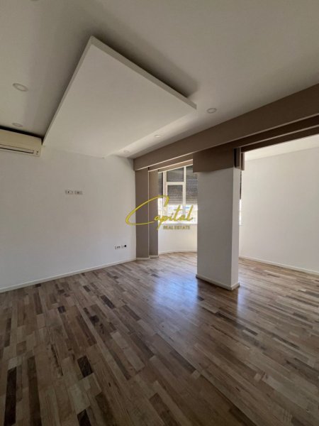 Tirane, jepet me qera ambjent biznesi Kati 4, 110 m² 1.400 € (ISH BLLOKU)