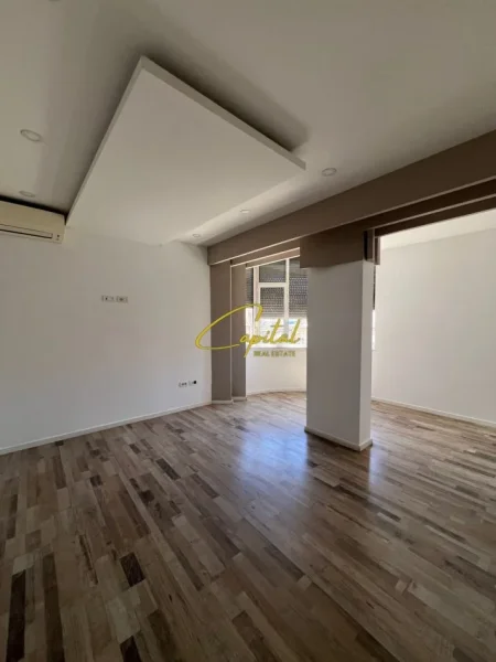 Tirane, jepet me qera ambjent biznesi Kati 4, 110 m² 1.400 € (ISH BLLOKU)