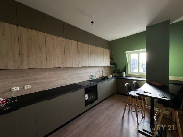 Tirane, jepet me qera apartament 2+1 Kati 6, 150 m² 1.100 € (Liqeni I Tiranes)
