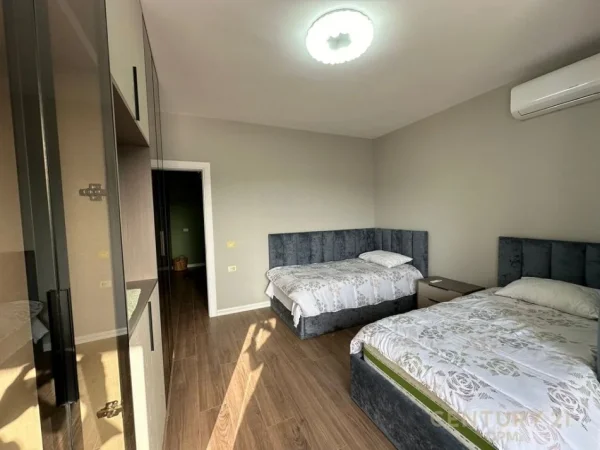 Tirane, jepet me qera apartament 2+1 Kati 6, 150 m² 1.100 € (Liqeni I Tiranes)