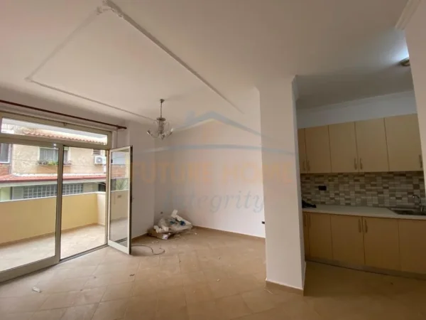 0683487469 Tirane, jepet me qera apartament 2+1 Kati 1, 86 m² 500 € (Rruga Tefta Tashko Koco)