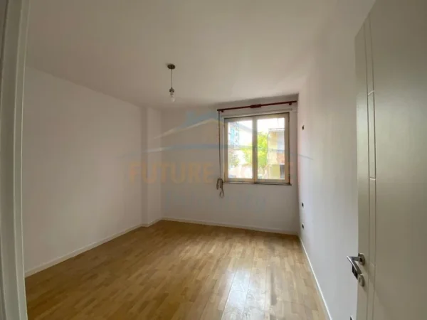 0683487469 Tirane, jepet me qera apartament 2+1 Kati 1, 86 m² 500 € (Rruga Tefta Tashko Koco)