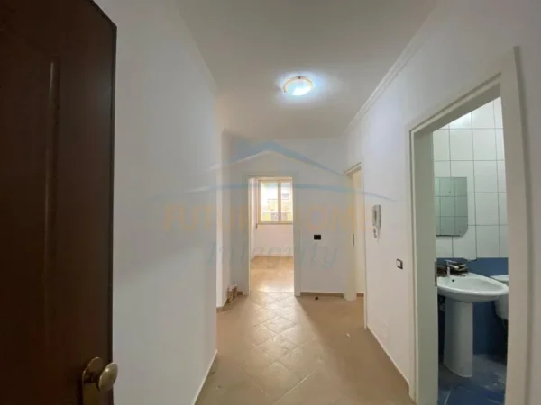 0683487469 Tirane, jepet me qera apartament 2+1 Kati 1, 86 m² 500 € (Rruga Tefta Tashko Koco)