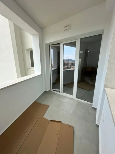 Tirane, jepet me qera apartament 2+1 Kati 8, 96 m² 700 € (river rezidenc)
