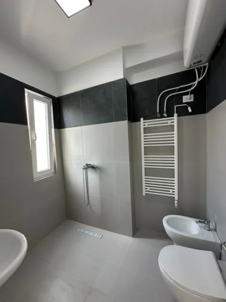 Tirane, jepet me qera apartament 2+1 Kati 8, 96 m² 700 € (river rezidenc)