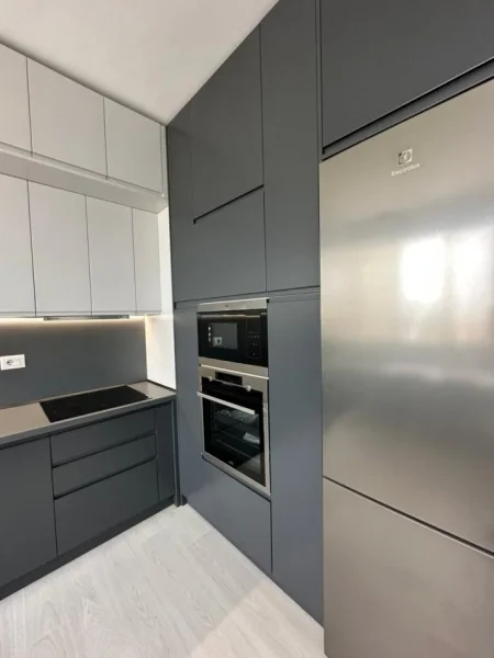 Tirane, jepet me qera apartament 2+1 Kati 8, 96 m² 700 € (river rezidenc)