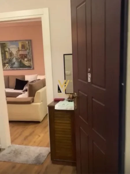 Tirane, jepet me qera apartament 2+1+Ballkon Kati 2, 110 m² 650 € (PORCELAN)