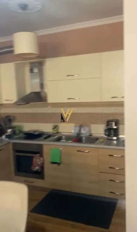 Tirane, jepet me qera apartament 2+1+Ballkon Kati 2, 110 m² 650 € (PORCELAN)