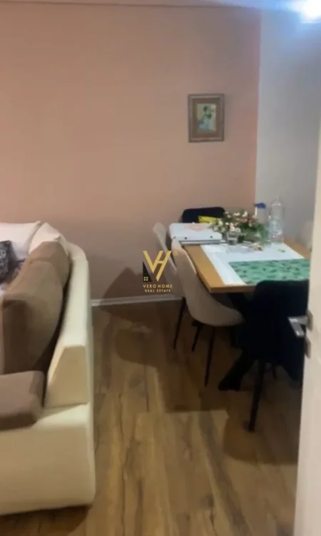 Tirane, jepet me qera apartament 2+1+Ballkon Kati 2, 110 m² 650 € (PORCELAN)