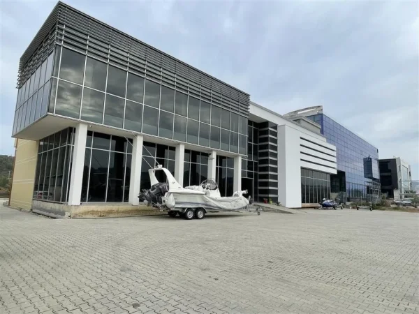 Tirane, shitet ambjent biznesi , 3.000 m² 2.500.000 € (TR-DR)