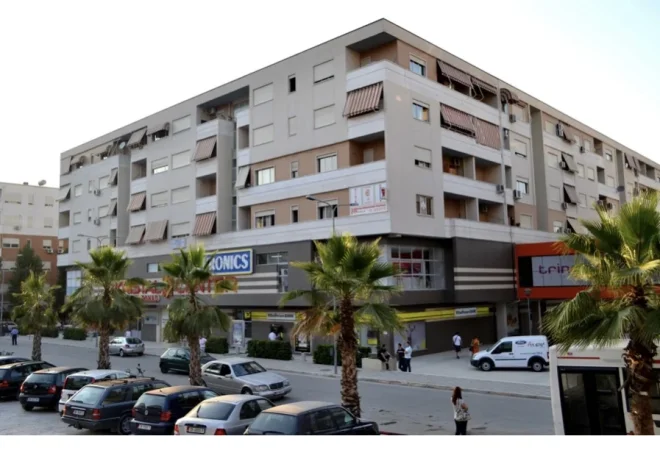 Tirane, shitet apartament 3+1+Ballkon Kati 9, 125 m² 250.000 € (Komuna e Parisit)