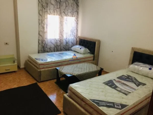 Tirane, jepet me qera apartament 2+1+Ballkon Kati 3, 115 m² 700 € (Zogu i Zi)