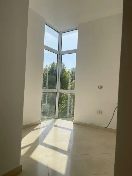 Tirane, jepet me qera apartament 2+1+Ballkon Kati 7, 120 m² 1.100 €