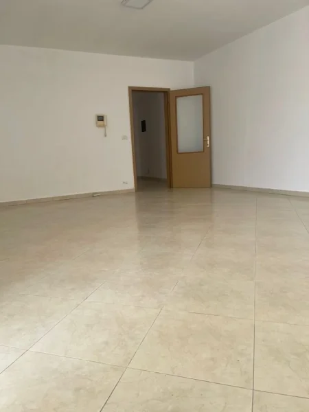 Tirane, jepet me qera apartament 2+1+Ballkon Kati 7, 120 m² 1.100 €