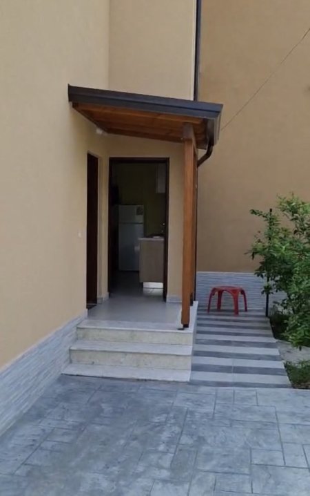 Tirane, jepet me qera apartament 1+1 Kati 1, 60 m² 320 € (Sauk)
