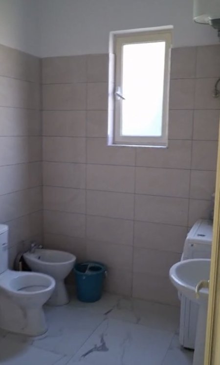 Tirane, jepet me qera apartament 1+1 Kati 1, 60 m² 320 € (Sauk)