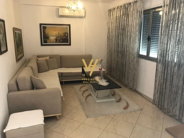 Tirane, jepet me qera apartament 2+1+Ballkon Kati 9, 120 m² 700 € (STACIONI I TRENIT)