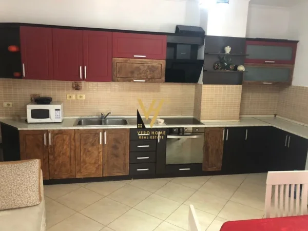 Tirane, jepet me qera apartament 2+1+Ballkon Kati 9, 120 m² 700 € (STACIONI I TRENIT)