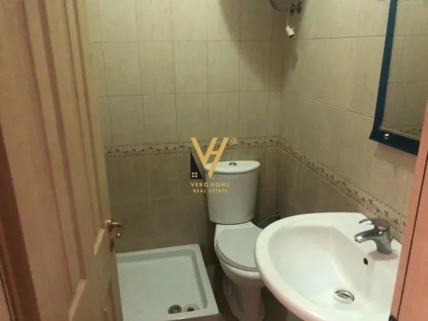 Tirane, jepet me qera apartament 2+1+Ballkon Kati 9, 120 m² 700 € (STACIONI I TRENIT)