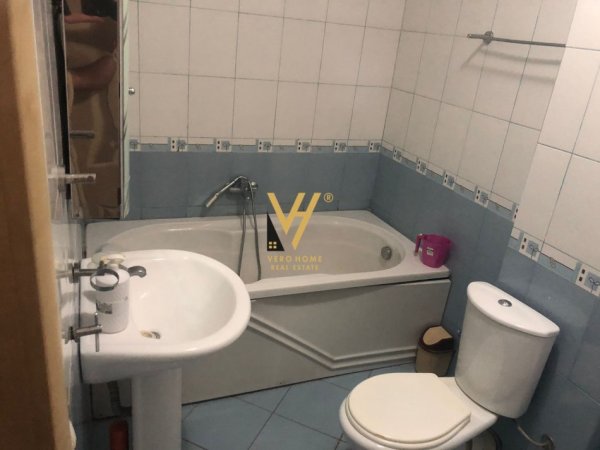 Tirane, jepet me qera apartament 2+1+Ballkon Kati 9, 120 m² 900 € (STACIONI I TRENIT)