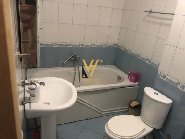 Tirane, jepet me qera apartament 2+1+Ballkon Kati 9, 120 m² 700 € (STACIONI I TRENIT)