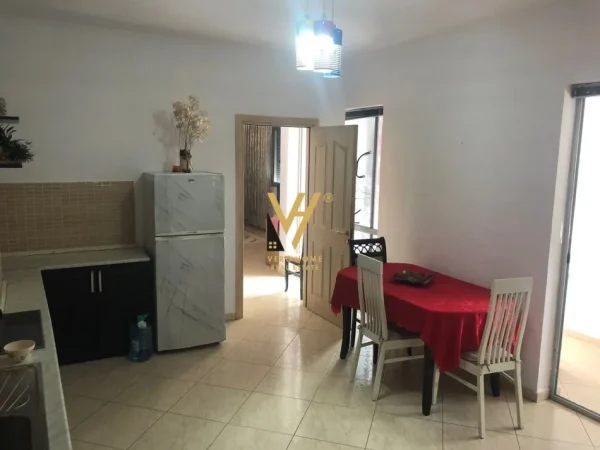 Tirane, jepet me qera apartament 2+1+Ballkon Kati 9, 120 m² 700 € (STACIONI I TRENIT)