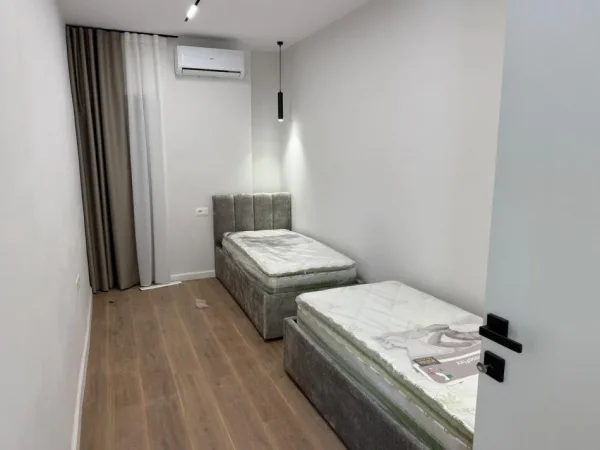 Tirane, jepet me qera apartament 2+1 Kati 5, 80 m² 125.000 € 