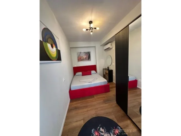 Tirane, jepet me qera apartament 1+1 Kati 1, 47 m² 600 € (Qender)