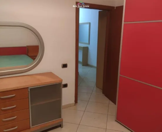 Tirane, jepet me qera apartament 2+1 Kati 2, 120 m² 700 € (rruga ferit xhajko)